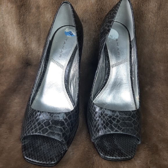 Tahari snake skin -peep toe heels - Picture 3 of 10
